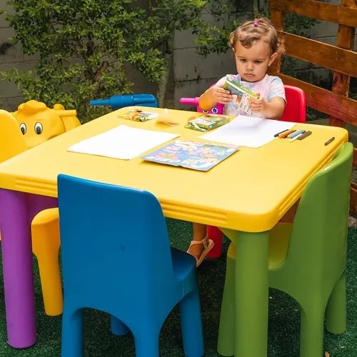 Jogo de Mesinha infantil com 04 cadeiras RBplayground