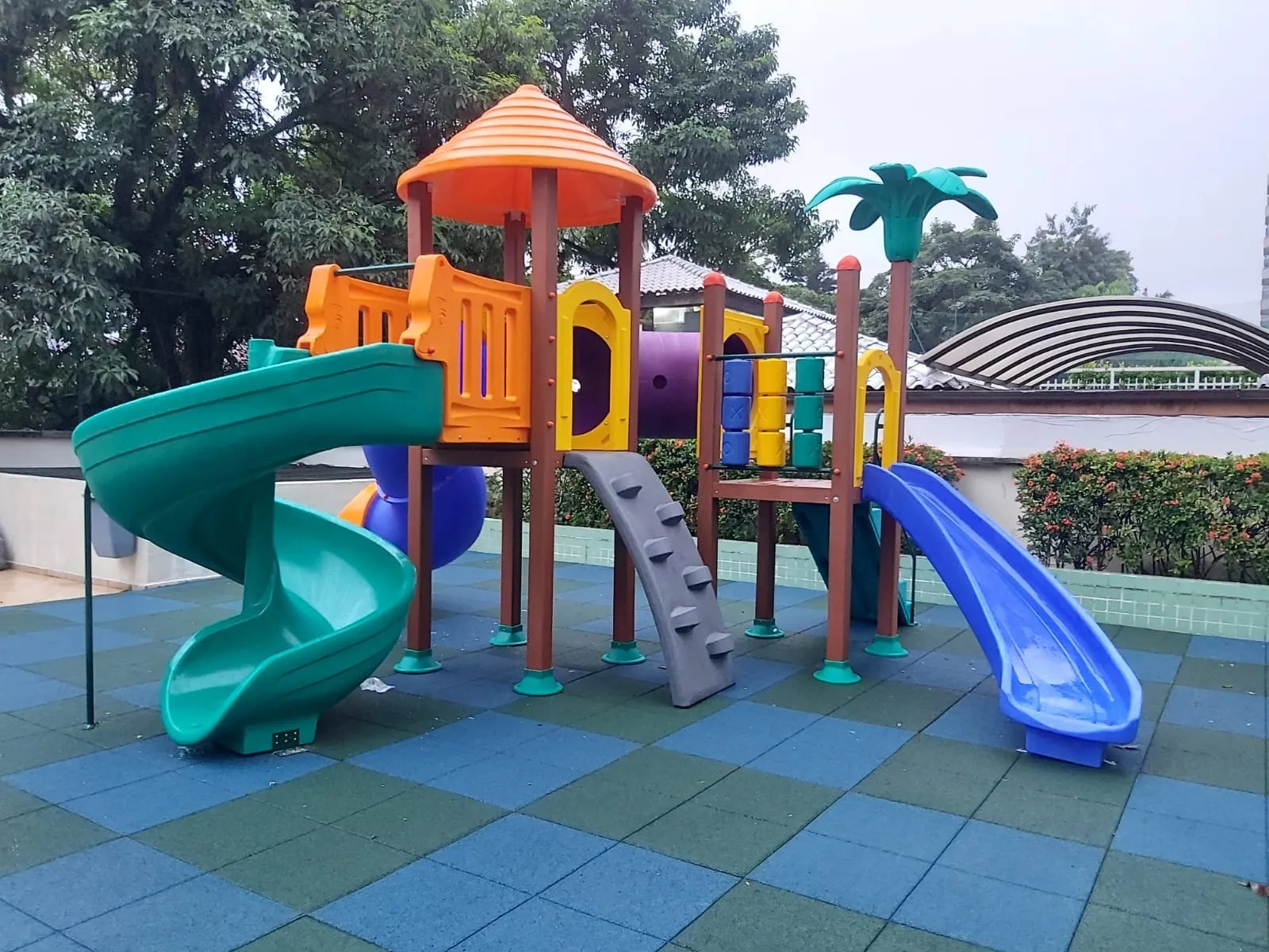 Playground Madeira Plástica Paris RBplayground